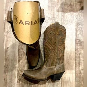 Ariat cowgirl boots